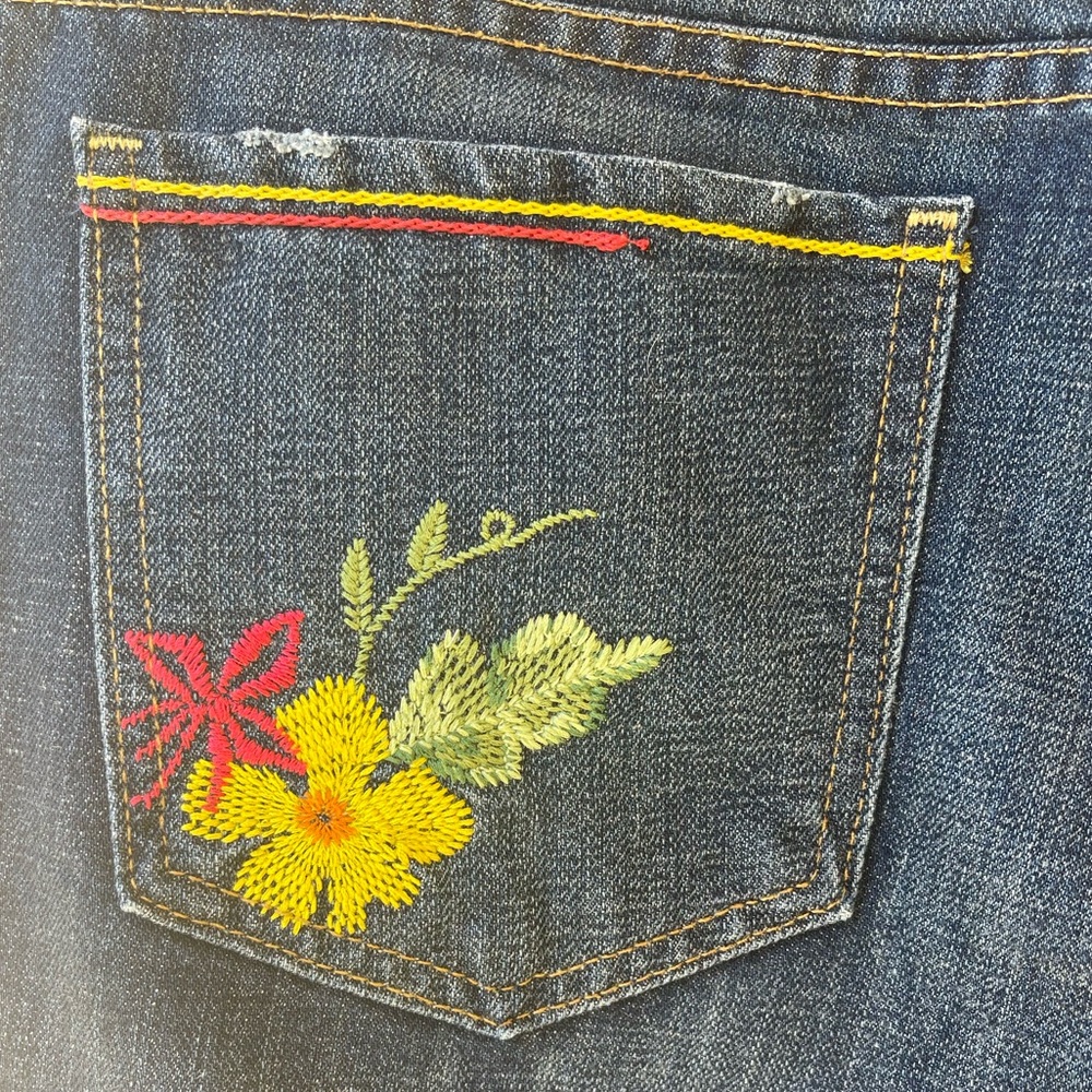GAP Embroidered Dark Wash Flare Jeans with Floral Accent Size 16 EUC - Picture 10 of 15